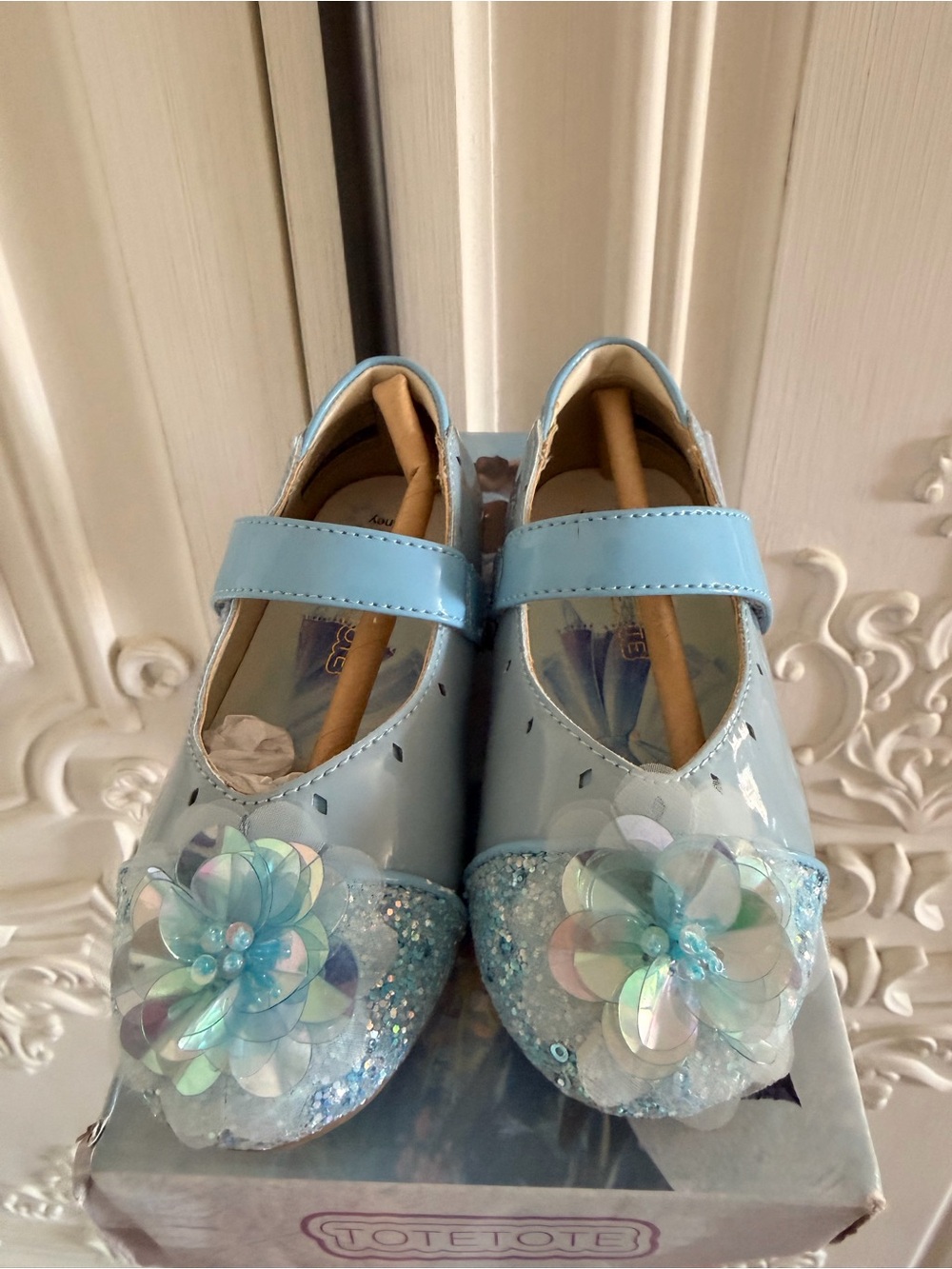Tote Tote Toddler Elsa Dress Shoes with Iridescent Flower